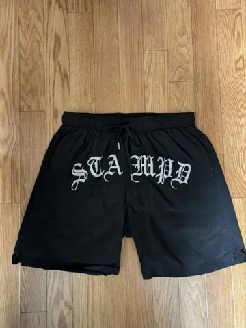 STAMPD 로고 숏팬츠 블랙