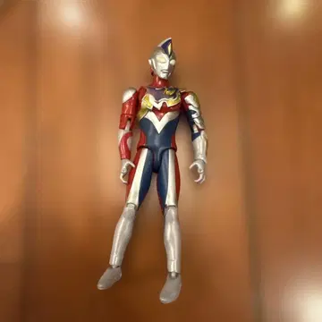 울트라맨 피규어 빨강 파랑 은색