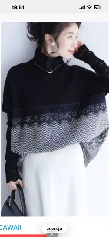 레이스를 더한 바이컬러 스퀘어 실루엣 니트