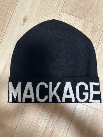 2회 착용 거의 미사용 맥케이지 니트 모자