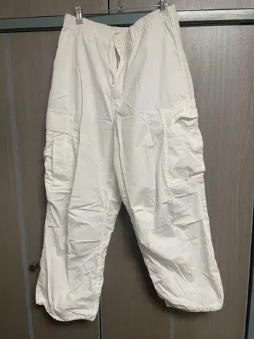 화이트 카고 팬츠