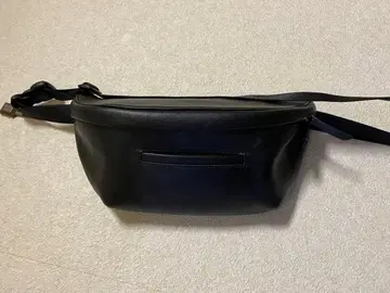 JOGGO 블랙 가죽 바디백