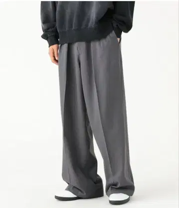 BEAMS 와이드 스트레이트 2 플리츠 슬랙스