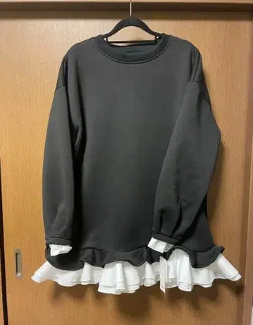 택 포함 새상품 블랙 프릴 밑단 맨투맨 튜닉 M~L myu