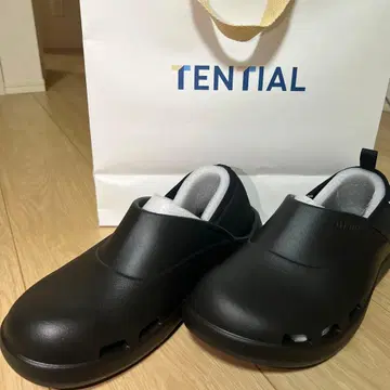 TENTIAL 블랙 클로그 샌들