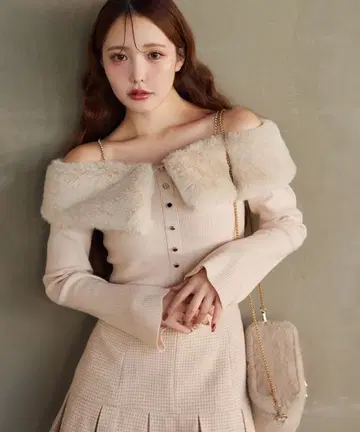 NICECLAUP 비쥬 인조 모피 니트