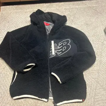 New Balance 플리스 자켓 블랙
