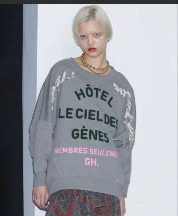 로즈버드 GENE HEAVENS 자수 로고 프린지 맨투맨