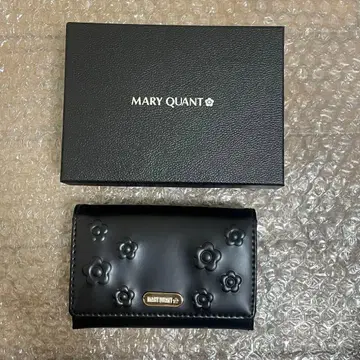 MARY QUANT 사이드 데이지 엠보싱 카드 케이스