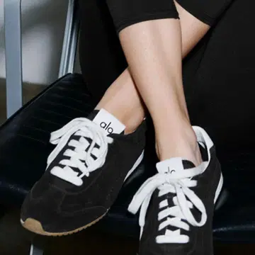 alo Sunset Sneaker 블랙/사이즈 6W(23.0cm)