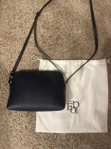 Epoi 네이비 가죽 숄더백