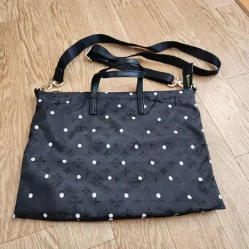 러셋 도트 무늬 숄더백