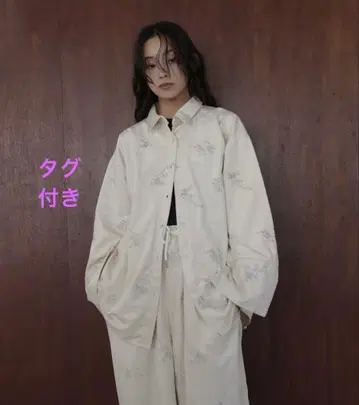 hellam 플라워 자수 벨루어 셔츠