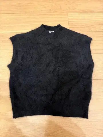 H BEAUTY&YOUTH 블랙 슬리브리스 니트 베스트