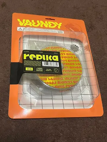 VAUNDY replica