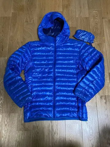 새상품급 UNIQLO 후드 부착 울트라 라이트 다운 자켓 M 파랑