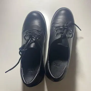 통굽 레이스업 슈즈 블랙