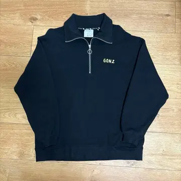 맨투맨 하프 지퍼 블랙