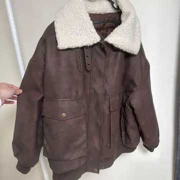 브라운 플리스 자켓 카라 부착