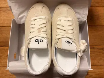 alo 선셋 크림 스웨이드 스니커즈