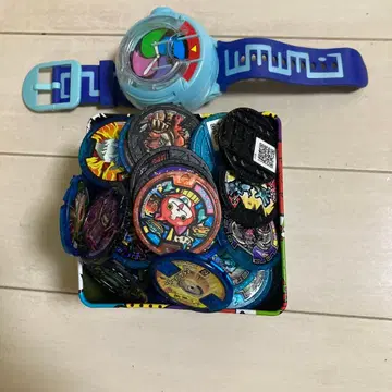 요괴워치 본체와 요괴 메달 약 110장