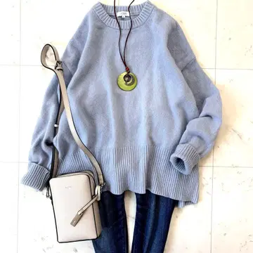 플라스테 울 캐시미어 크루넥 니트 백 슬릿 라이트 블루