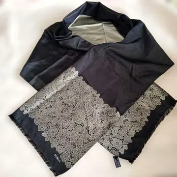연말 특별 가격! FURLA 실크 숄 스톨 레이스 패턴