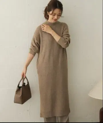 어반 리서치 DOORS 꽈배기 모크넥 니트 원피스