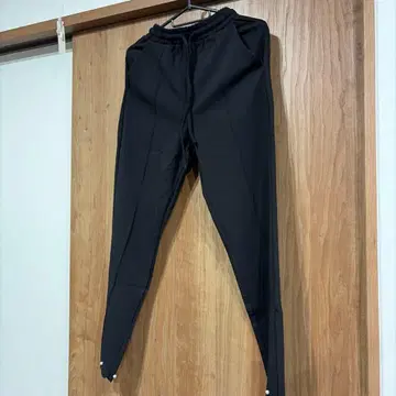 블랙 슬랙스 펄 디테일