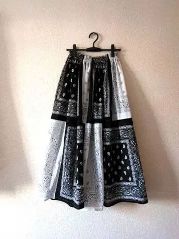 반다나 패치워크 롱 스커트 화이트 블랙