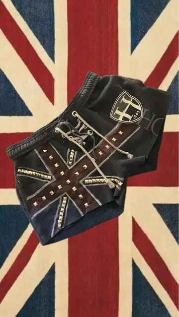 유니언 잭 스터드 숏팬츠 1년 후 로스앤젤레스