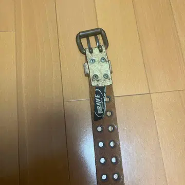 BRAVE 가죽 스터드 벨트