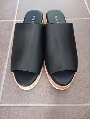 ROSE BUD 블랙 샌들