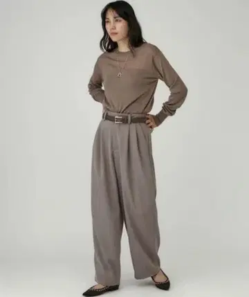 미사용 새상품 완판템 인기 색상 카오스 크롬 턱 팬츠 모카 38