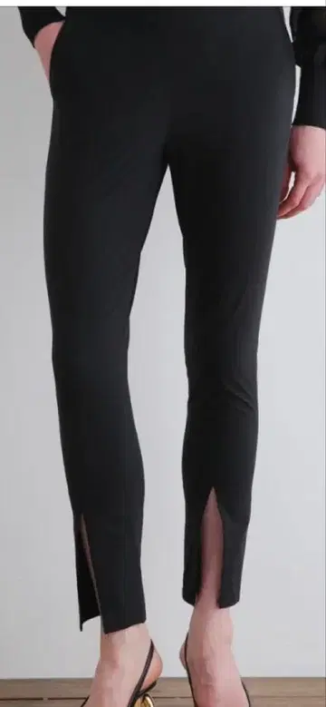 LE PHIL 스테디셀러 프론트 슬릿 팬츠 솔로텍스