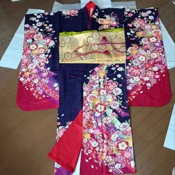 화려한 꽃무늬 후리소데 보라색 빨간색