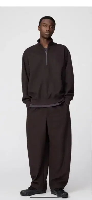 유니클로 U 브러쉬드 맨투맨 와이드 팬츠 다크 브라운 S