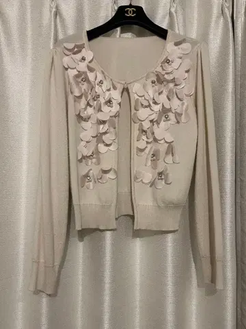 플라워 모티브 베이지 가디건