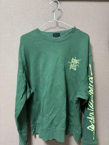 올리브 그린 트레이닝복