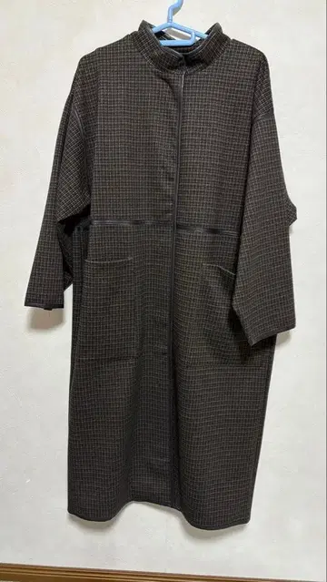 브라운 체크 무늬 롱 코트