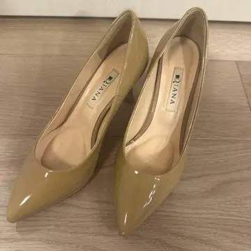 다이애나 에나멜 펌프스 핑크 베이지