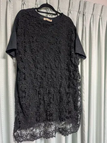 아즈노우아즈오오라카 블랙 레이스 반팔 튜닉