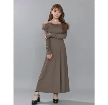 EATME 인조 모피 트리밍 리브 원피스