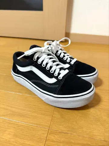 12/5 한정판 가격 인하! Vans 블랙/화이트 스니커즈