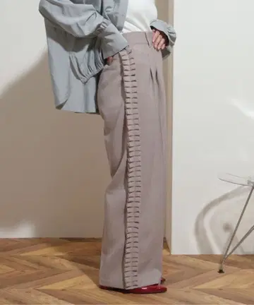 새상품 이번 시즌 포므리슈 사이드 턱 프린지 프릴 와이드 팬츠 베이지