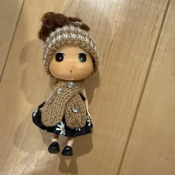 꽃무늬 드레스 인형