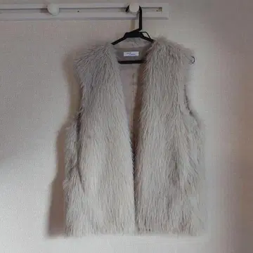 STATE OF MIND 아이보리 퍼 베스트 HAUNT