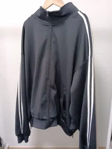 블랙 지퍼 달린 저지