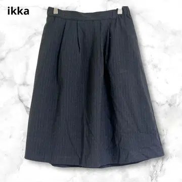 이카 다크 그레이 스트라이프 플레어 스커트 무릎 기장 L 심플 무지