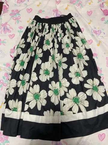 플레어 스커트 블랙 화이트 플라워 패턴